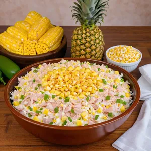 Рецепт Салат с копченой курицей и ананасом - Сборка салата