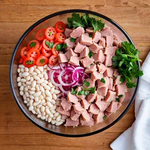 Рецепт Салат с тунцом и фасолью в медовой заправке - Сборка салата