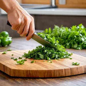Рецепт Сашими из морского винограда с васаби и кинзой - Нарезка кинзы
