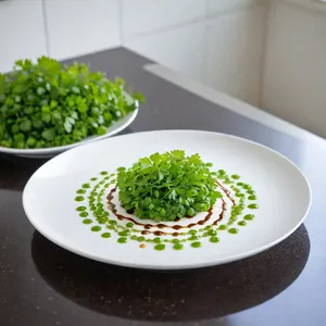 Рецепт Сашими из морского винограда с васаби и кинзой - Сборка блюда