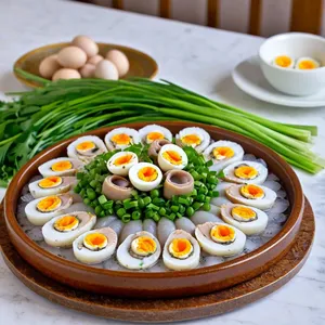Рецепт Сельдь под шубой с авокадо и перепелиными яйцами - Финальное украшение
