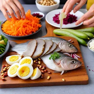 Рецепт Сельдь под шубой с фейхоа и кедровыми орешками - Нарезка ингредиентов