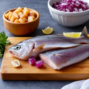 Рецепт Сельдь под шубой с киви и кунжутом - Подготовка сельди и лука