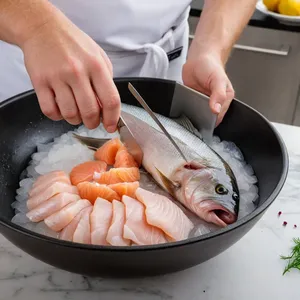 Рецепт Сельдь под шубой с копченым лососем и хрустящими каперсами - Подготовка рыбы