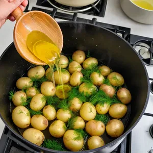 Рецепт Сельдь с ванильным соусом и копченой грушей - Приготовление картофеля