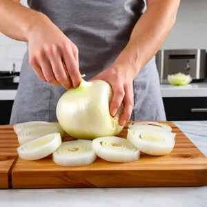 Рецепт Шашлык из индейки с черносливом и грецким орехом - Нарезка лука