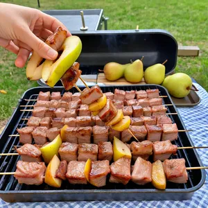 Рецепт Шашлык из свинины с грушей и розмарином - Нанизывание шашлыка