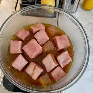 Рецепт Шашлык из свинины с вишней и розмарином - Маринование мяса