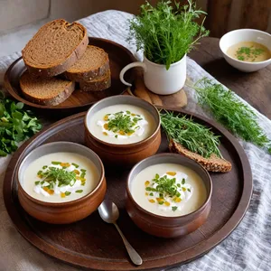 Рецепт Щи с говядиной и свежей зеленью - Подача