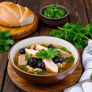 Рецепт Щи с индейкой и черносливом - Подача