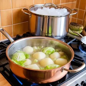Рецепт Щи с копченой скумбрией и зеленым луком - Варка основы щей