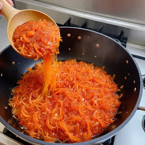 Рецепт Щи с уткой и грушей - Обжарка овощей