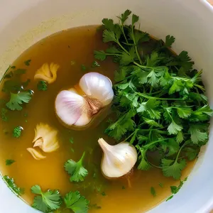 Рецепт Шурпа из баранины с курагой и чесноком - Добавление чеснока и зелени