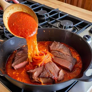 Рецепт Солянка с копченой грудинкой и лисичками - Обжарка грудинки и овощей
