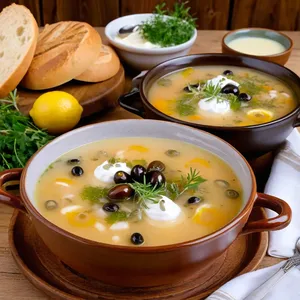 Рецепт Солянка с копченой грудинкой и лисичками - Подача солянки