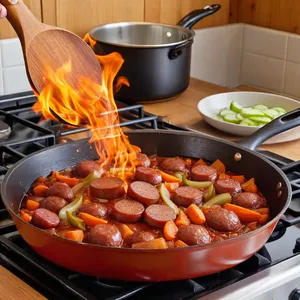 Рецепт Солянка с копченой колбасой и маслинами - Обжарка овощей и колбасы
