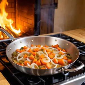 Рецепт Солянка с копченой уткой и яблоками - Обжарка лука и моркови