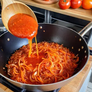 Рецепт Солянка с копчеными ребрышками и перловкой - Обжарка овощей