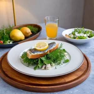 Рецепт Солёная сельдь с грушей и голубым сыром - Подача