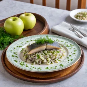 Рецепт Солёная сельдь с яблоком и луком - Украшение и подача