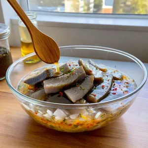 Рецепт Солёная сельдь с персиком и базиликом - Маринование сельди