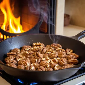 Рецепт Сосиски с кленовым сиропом и жареными орехами - Обжарка орехов
