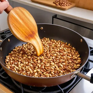 Рецепт Стейк с соусом из крыжовника и жареными кедровыми орешками - Обжарка кедровых орешков