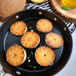 Рецепт Стейк с соусом из маракуйи и жареным кокосом - Обжарка кокоса