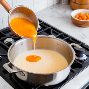 Рецепт Стейк с соусом из морошки и жареными фисташками - Приготовление соуса из морошки