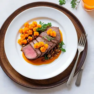 Рецепт Стейк с соусом из облепихи и жареными грецкими орехами - Подача