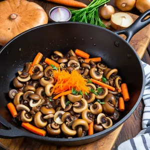 Рецепт Суп с грибами и картофелем - Приготовление грибной зажарки