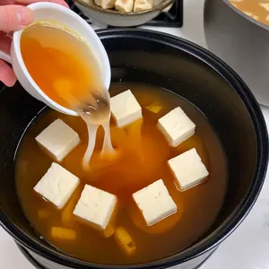 Рецепт Суп с кальмаром и бульоном даши - Добавление кальмаров и тофу