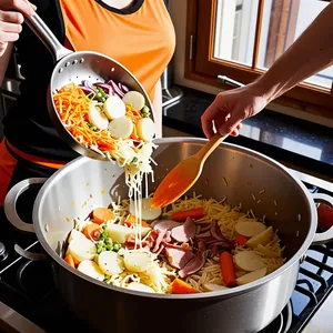 Рецепт Суп с копченым беконом и зеленым горошком - Добавление моркови и картофеля