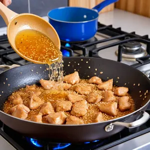 Рецепт Суп с вонтонами и курицей в чесночном бульоне - Обжарка курицы