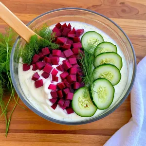 Рецепт Свекольник с огурцом и укропом на кефире - Сборка свекольника