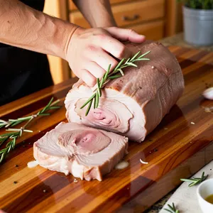 Рецепт Свиная корейка с яблочным сидром и розмарином - Подготовка мяса и маринада