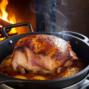 Рецепт Свиная лопатка томленая в пиве с чесноком - Обжарка мяса