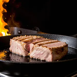 Рецепт Свиная вырезка с апельсиновым глазуром и имбирем - Обжарка мяса
