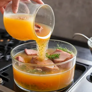 Рецепт Свиной холодец с чесноком и зеленью - Заливка бульоном