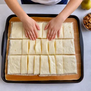 Рецепт Сырные роллы с грушей и грецким орехом - Сборка роллов