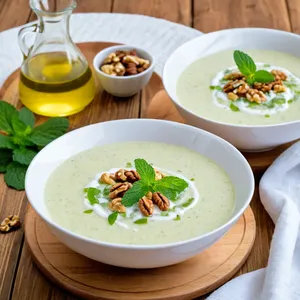 Рецепт Таратор с огурцом и мятой на йогуртовой основе - Подача и украшение