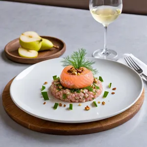Рецепт Тартар из форели с грушей и грецким орехом - Подача