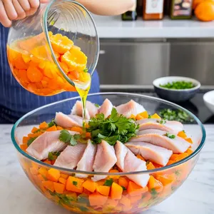 Рецепт Тартар из морского окуня с мандарином и кинзой - Смешивание тартара