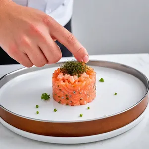 Рецепт Тартар из симы с ягодным соусом и мятой - Сборка тартара
