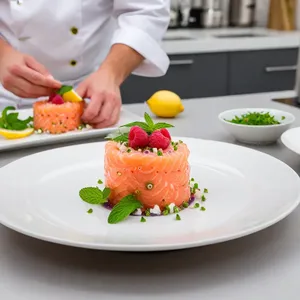 Рецепт Тартар из симы с ягодным соусом и мятой - Советы от шефа