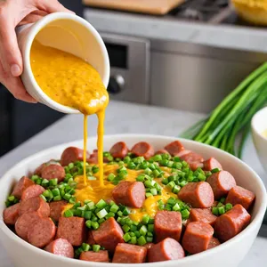 Рецепт Тюря с копчёной колбасой и горчицей на квасе - Смешивание ингредиентов