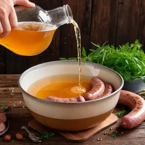 Рецепт Тюря с копчёной колбасой и горчицей на квасе - Добавление кваса