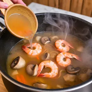 Рецепт Том Ям с грибами и лемонграссом - Добавление грибов и креветок