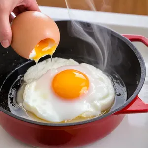 Рецепт Тосты с беконом и яйцом пашот - Приготовление яиц пашот
