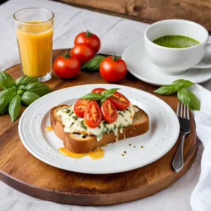 Рецепт Тосты с курицей и соусом песто - Подача